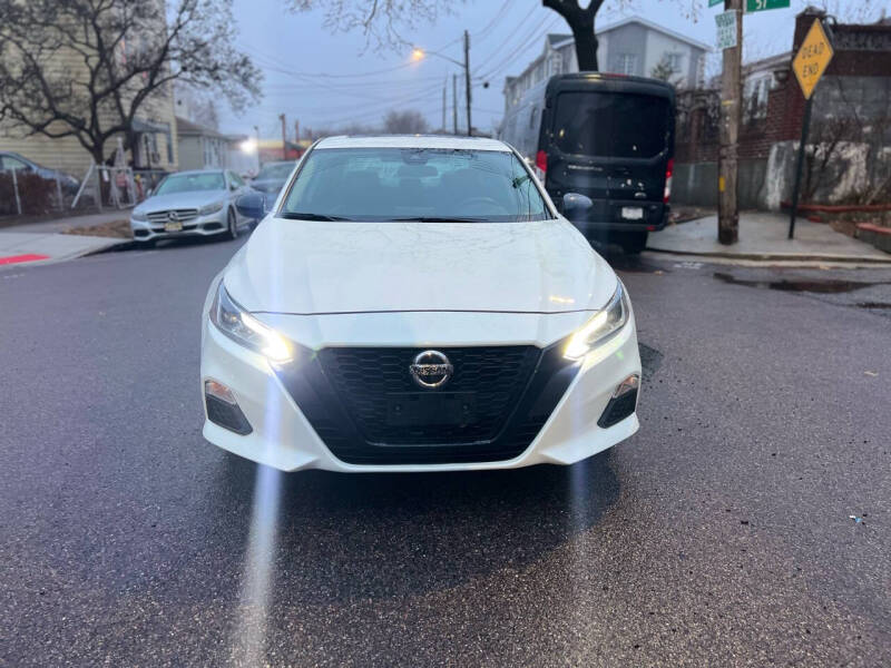 2021 Nissan Altima SR photo 2