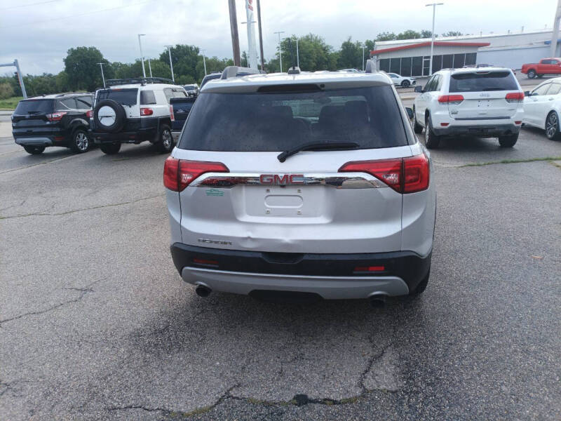 2017 GMC Acadia SLE-2