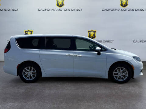 2022 Chrysler Voyager LX