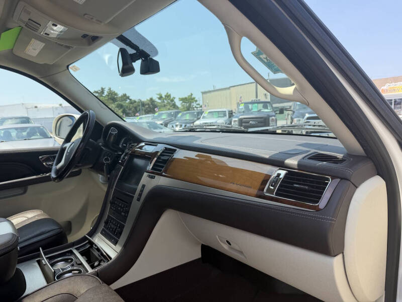 2011 Cadillac Escalade Platinum Edition