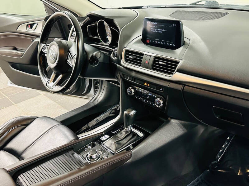 2018 Mazda MAZDA3 Touring