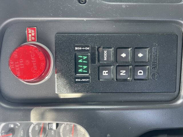 2010 Freightliner M2 106