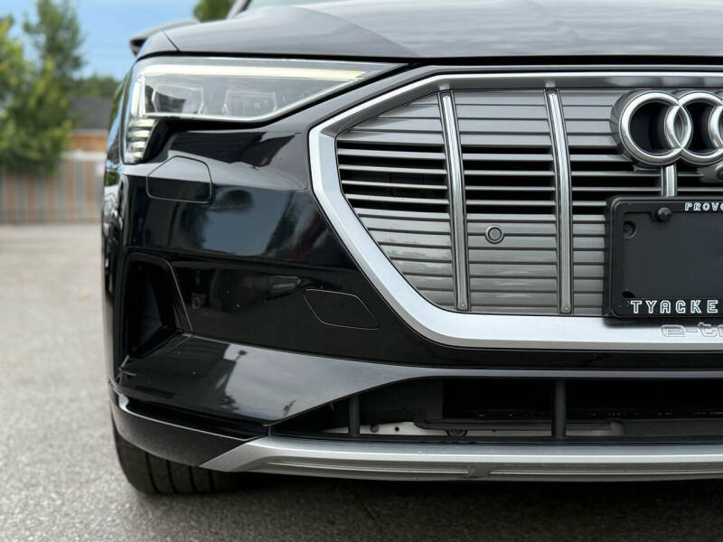 2019 Audi e-tron quattro Premium Plus