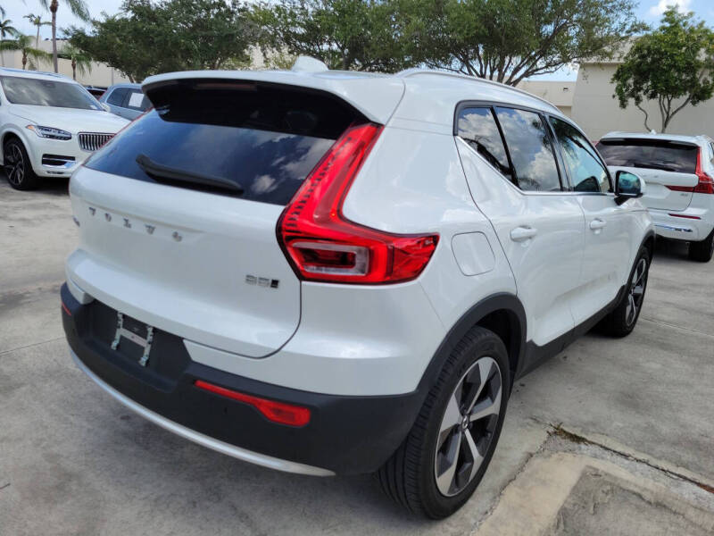 2024 Volvo XC40 B5 Plus Bright Theme