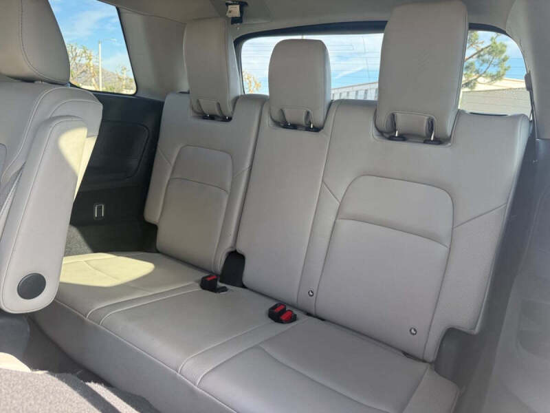 2022 Nissan Pathfinder SL