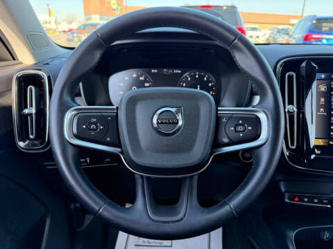 2022 Volvo XC40 T5 Momentum