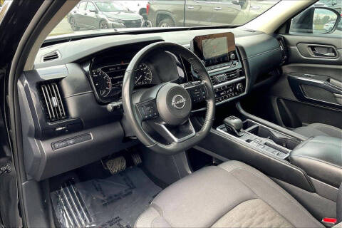 2024 Nissan Pathfinder SV