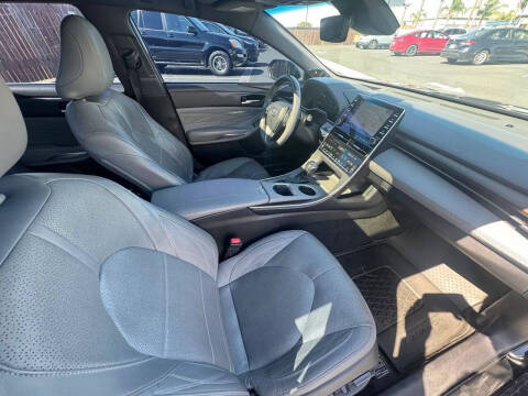 2022 Toyota Avalon Hybrid Limited