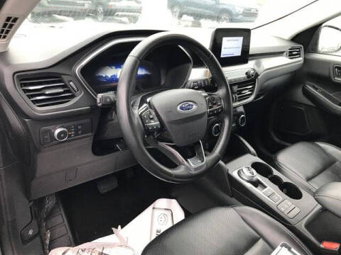 2022 Ford Escape Titanium