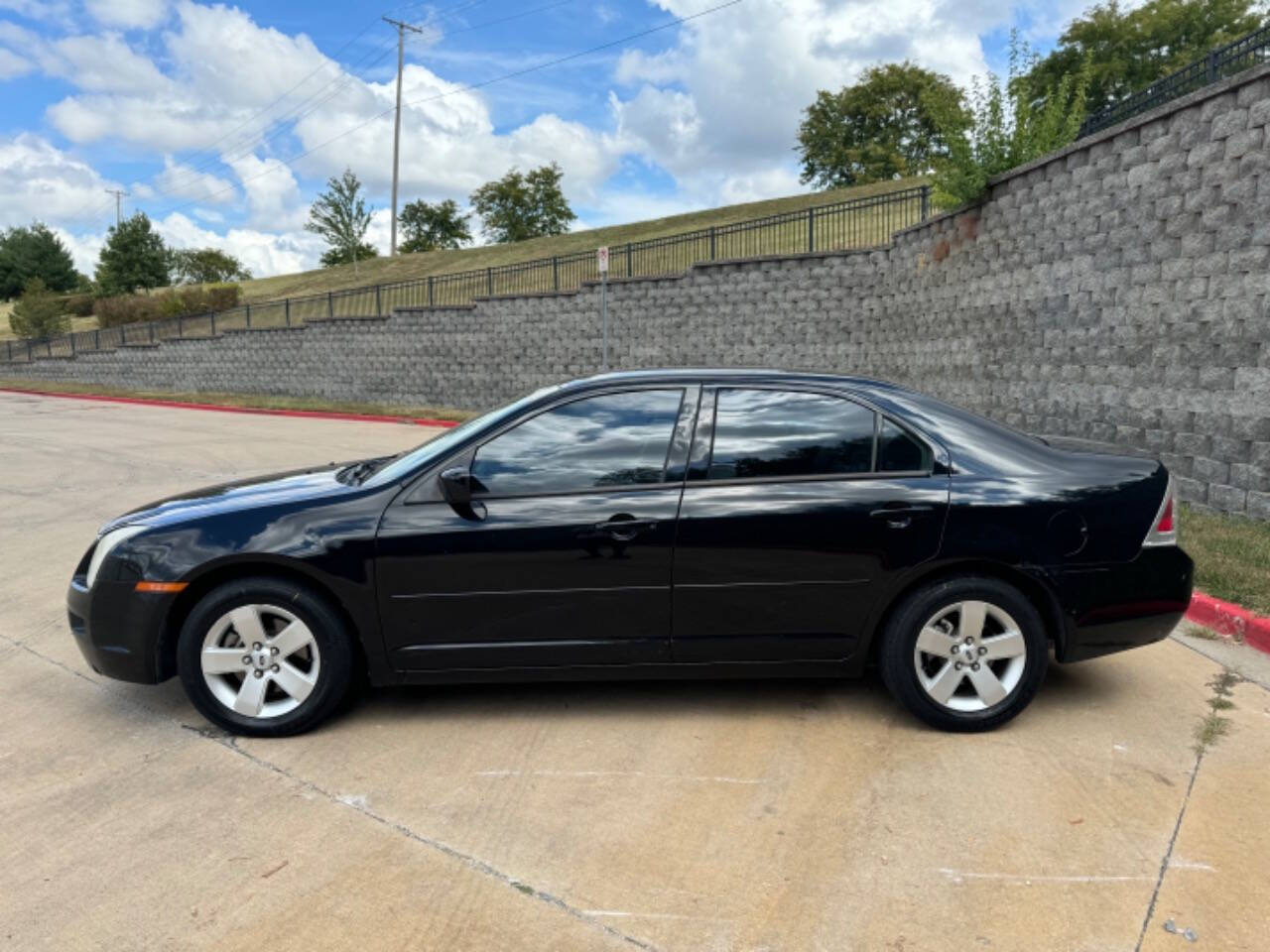 2007 Ford Fusion for sale at 10-4 AUTO GROUP LLC in Raytown, MO