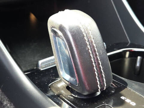 2021 Volvo XC40 T5 R-Design