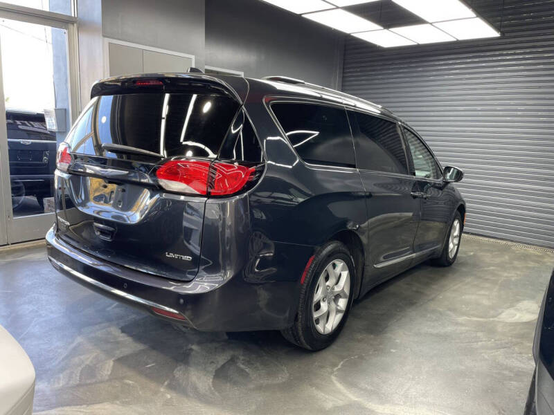 2020 Chrysler Pacifica Limited 35th Anniversary