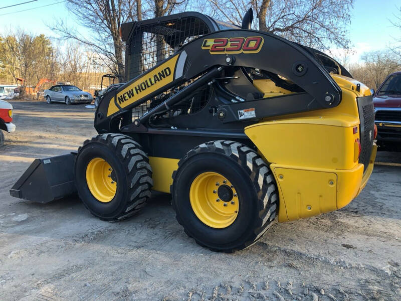 2011 New Holland  L230