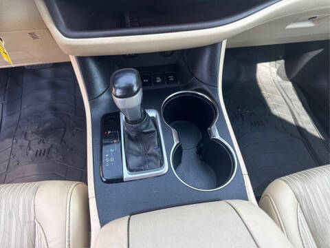 2015 Toyota Highlander LE