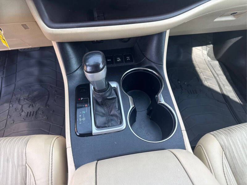 2015 Toyota Highlander LE