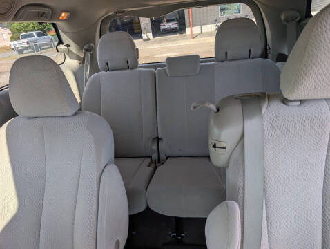 2011 Toyota Sienna LE 7-Passenger Auto Access Seat
