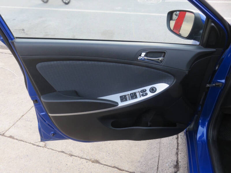 2014 Hyundai Accent SE