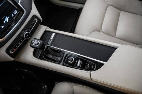 2020 Volvo XC90 T5 Momentum