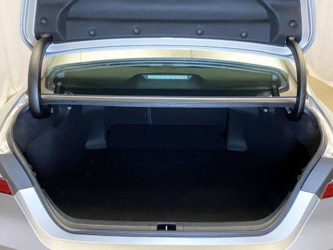 2022 Toyota Camry Hybrid XLE