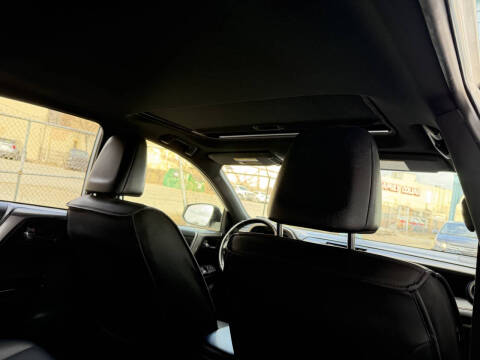 2017 Toyota RAV4 Hybrid SE