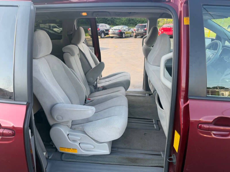 2011 Toyota Sienna LE 8-Passenger