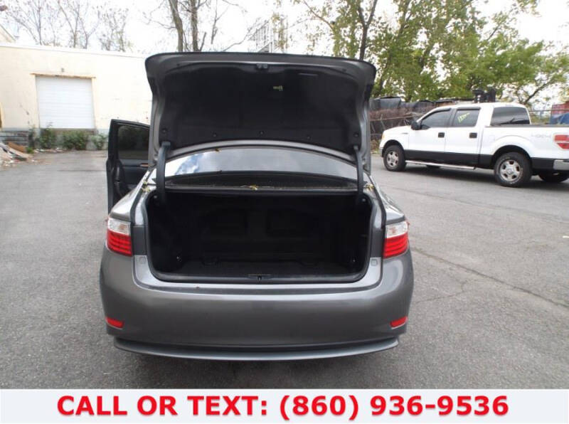 2005 Chevrolet Impala for sale at Lee Motor Sales Inc. in Hartford CT
