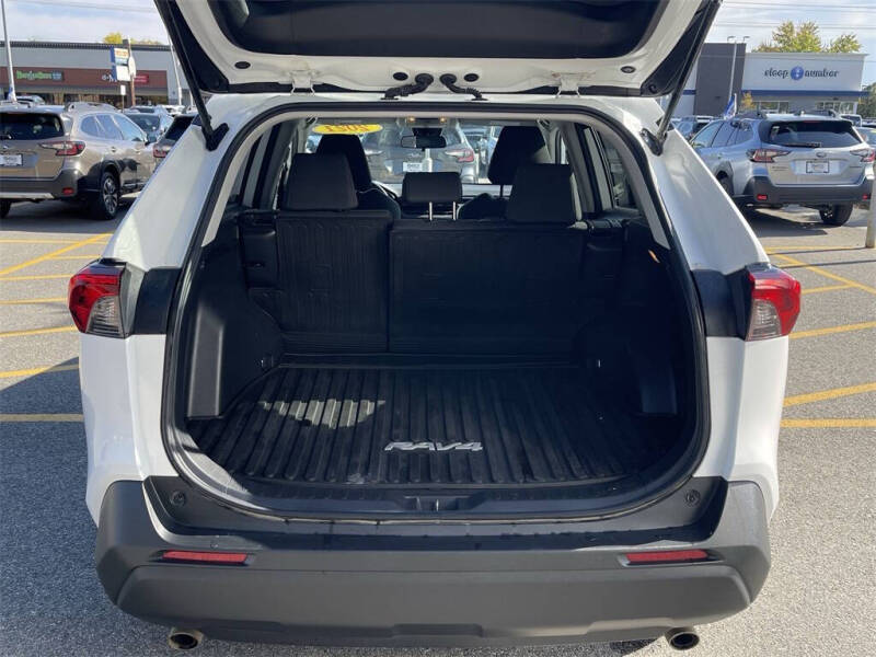 2021 Toyota RAV4 LE