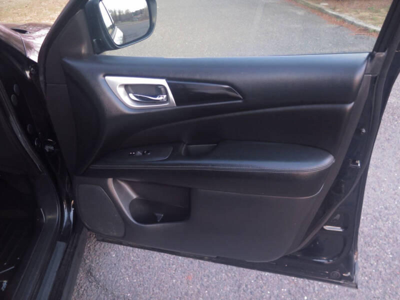 2018 Nissan Pathfinder SV