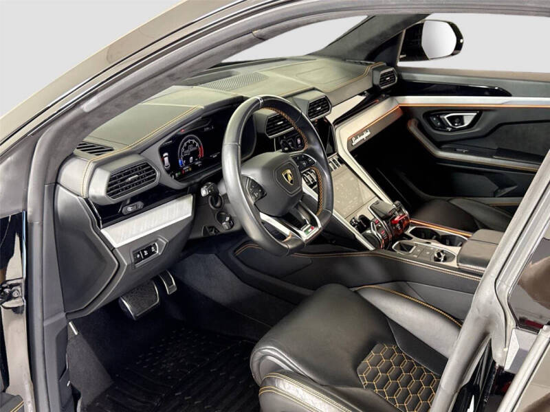 2020 Lamborghini Urus