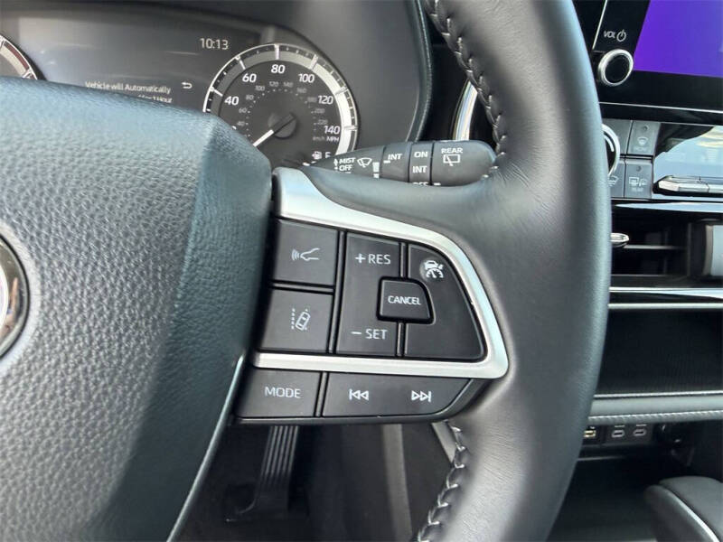 2025 Toyota Highlander LE