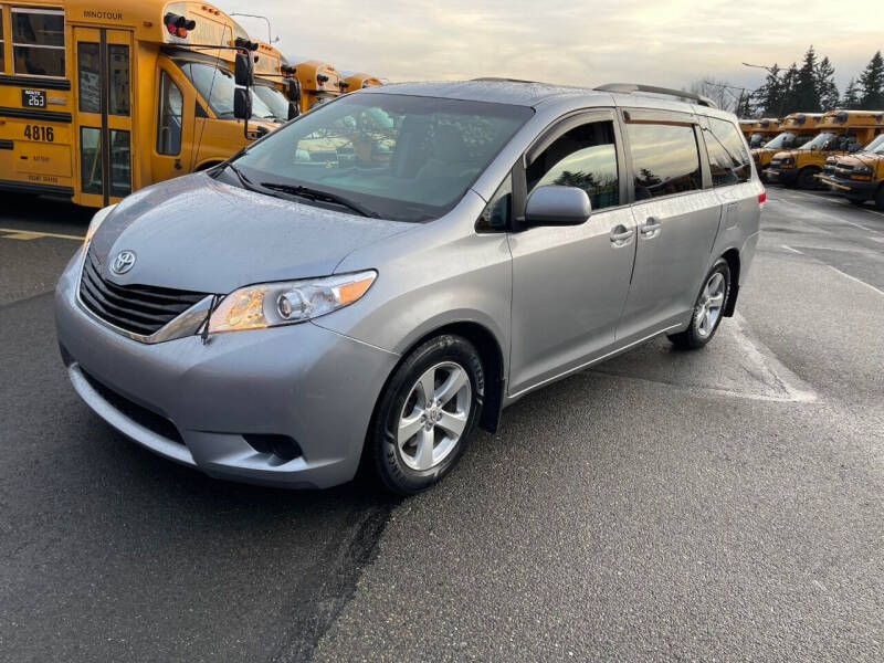 2012 Toyota Sienna LE 7-Passenger Auto Access Seat