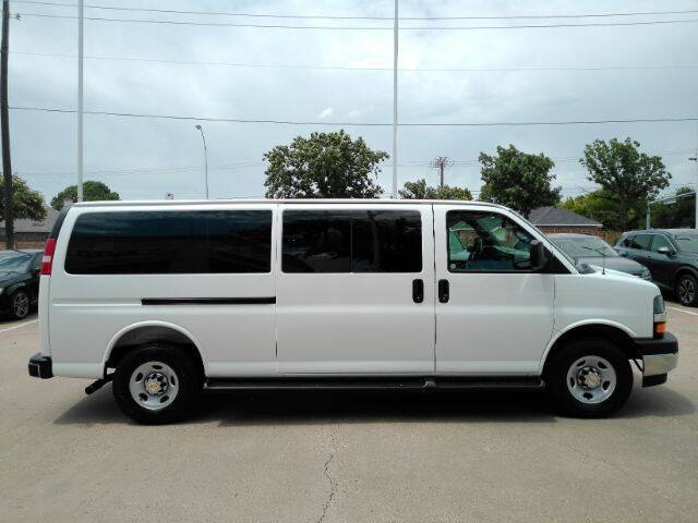 2025 Chevrolet Express LT 3500