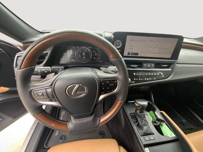 2023 Lexus ES 300h Luxury
