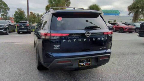 2022 Nissan Pathfinder SV