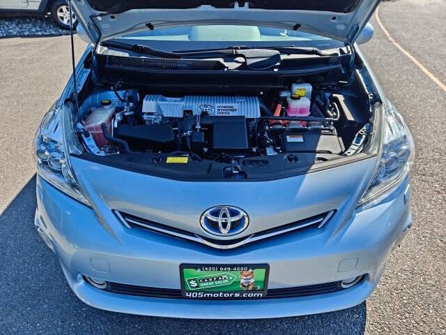 2013 Toyota Prius v Five