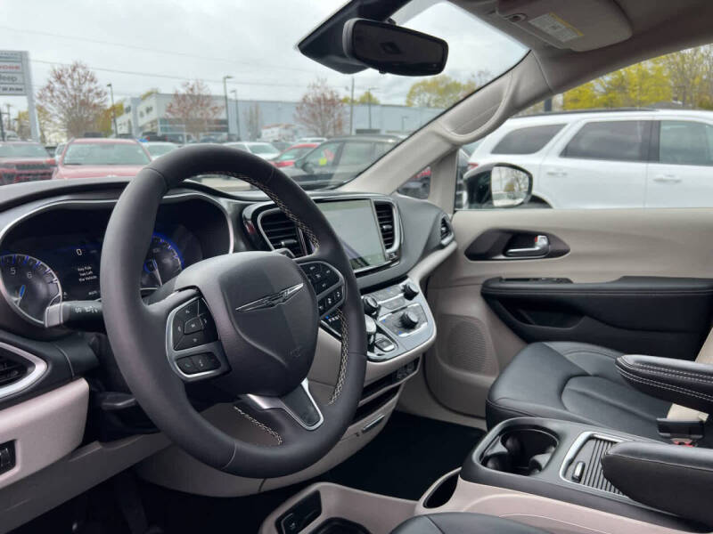 2024 Chrysler Pacifica Touring L