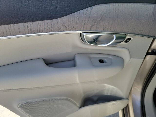 2025 Volvo XC90 B6 Core Bright Theme