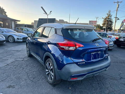 2018 Nissan Kicks SR
