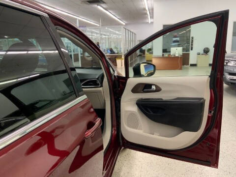 2020 Chrysler Voyager LX