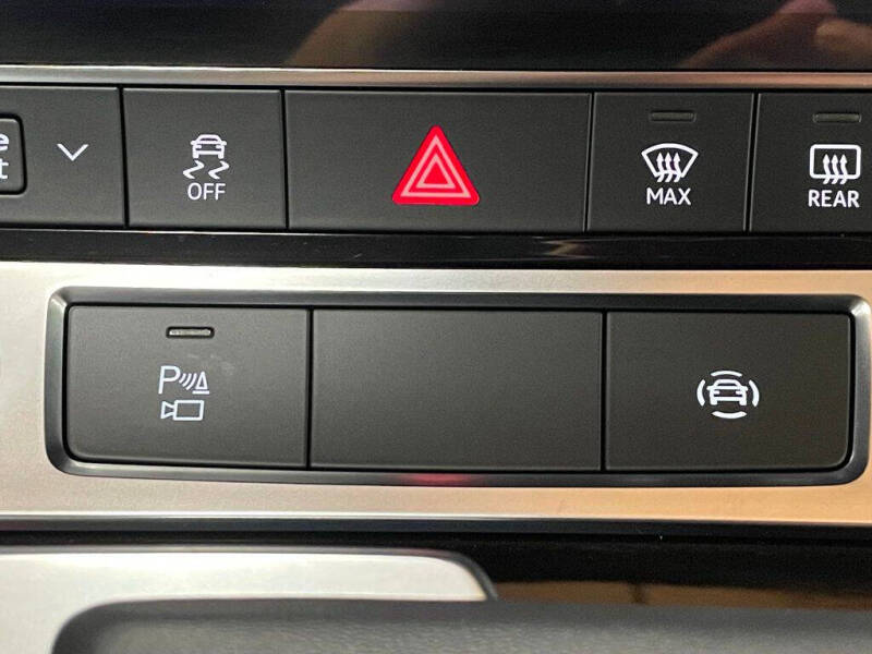 2021 Audi e-tron quattro Premium