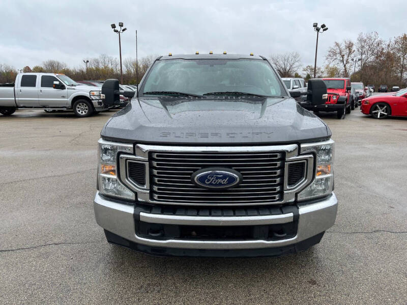 2022 Ford F-350 Super Duty XLT photo 3