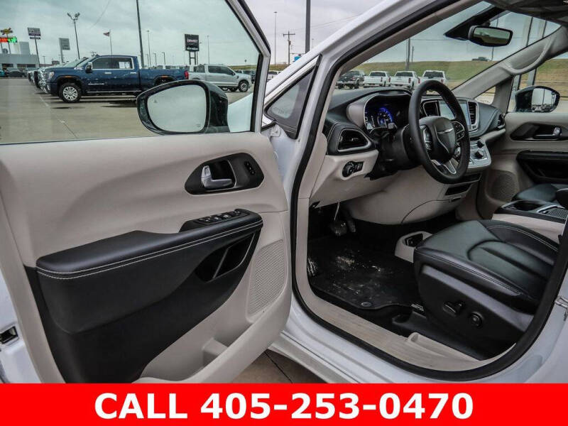 2024 Chrysler Pacifica Touring L