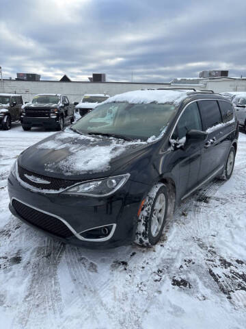 2017 Chrysler Pacifica for sale at Betten Pre-owned Twin Lake in Twin Lake MI