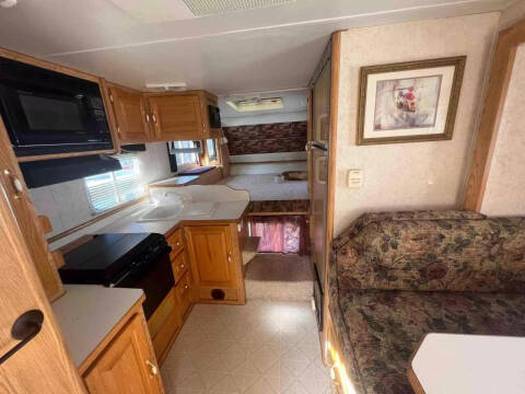 2002 Adventurer 10 Camper