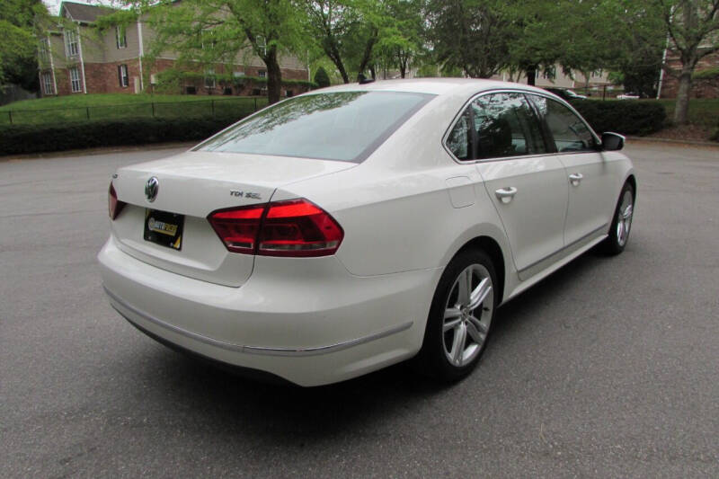 2014 Volkswagen Passat SEL Premium photo 6