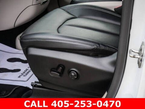 2024 Chrysler Pacifica Plug-In Hybrid Select