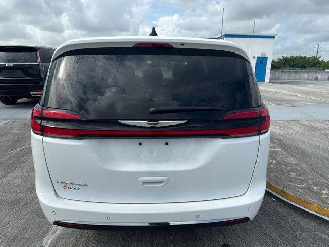 2024 Chrysler Pacifica Touring