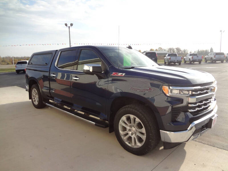 2023 Chevrolet Silverado 1500 LTZ photo 2