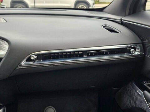 2024 Cadillac LYRIQ Luxury 3