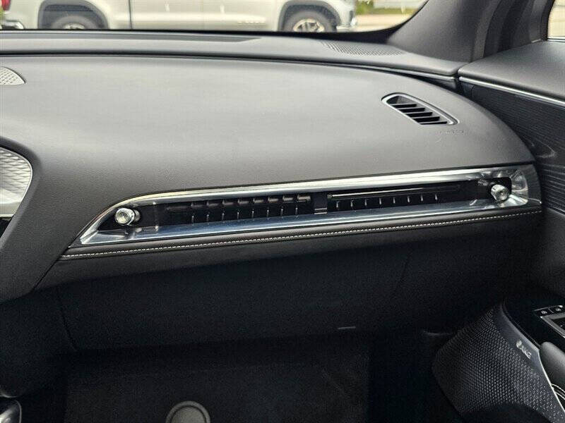 2024 Cadillac LYRIQ Luxury 3